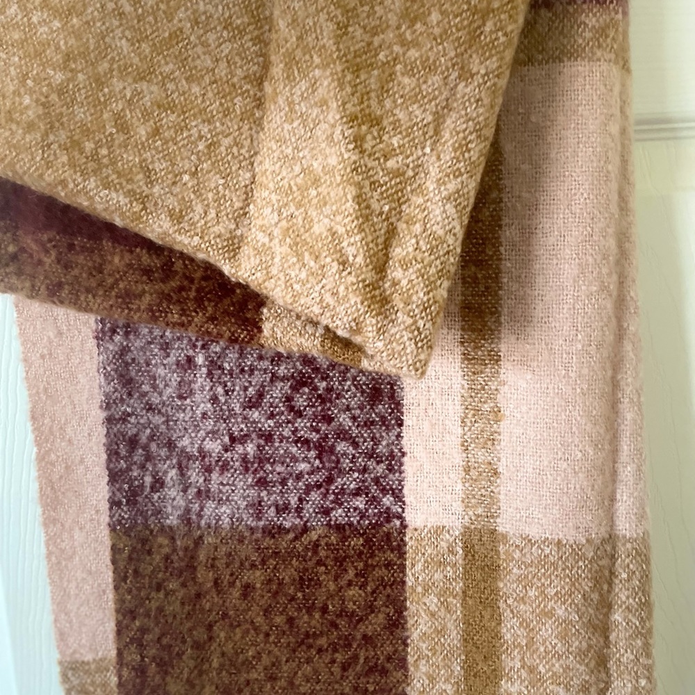 HM Scarf - Picture 5 of 6